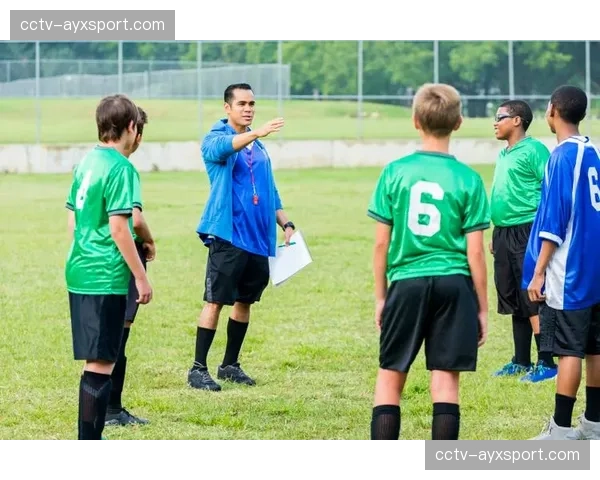 足球教育：西班牙教练课程新增模块，专门讲授破解不同风格低位防守的战术课